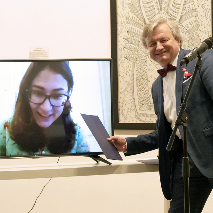 win1_700x700_crop_478b24840a